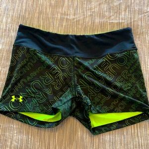 UNDER ARMOUR shorts size medium